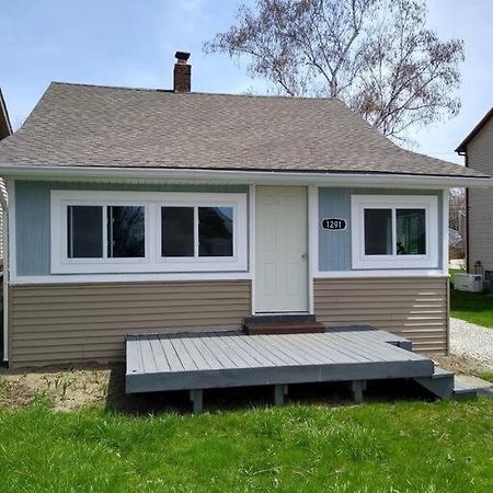 Charming And Happy Walled Lake Mi Cottage Novi Exterior photo